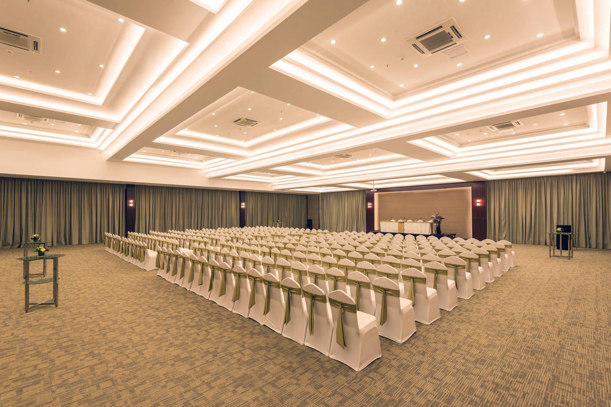 Jie Jie Beach Hotel Вадува Екстериор снимка